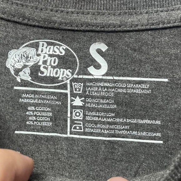 bass pro shops spearhead shaped graphic with arrow & bear outdoor crewneck shirt - Picture 3 of 4